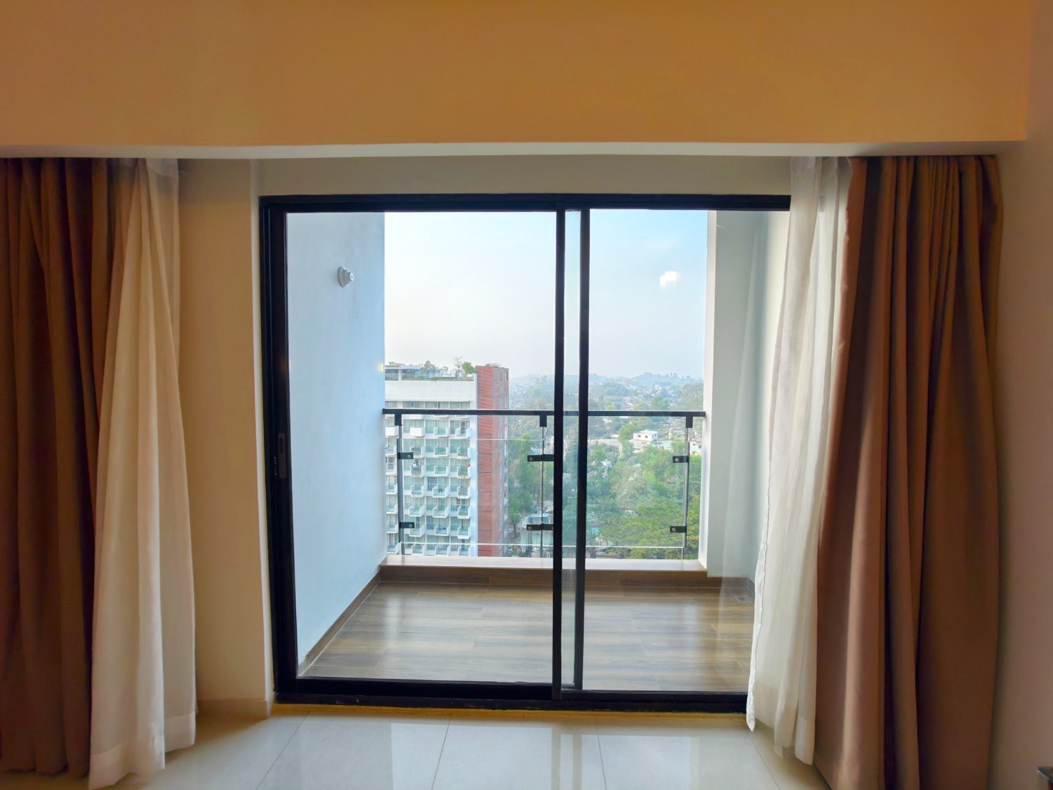 Premier Deluxe King - Side Sea View